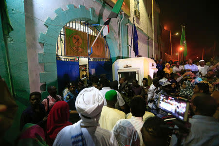 Supporters gather outside the National Prison during the release of politicians and journalists, after demonstrations in Khartoum, Sudan February 18, 2018. REUTERS/Mohamed Nureldin Abdallah