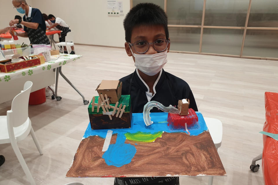 新加坡慈濟人文青年中心開辦藝術治療，讓孩子繪出心裡話。