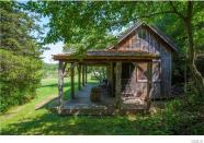 <p>There’s also a rustic guesthouse. (Realtor.com) </p>