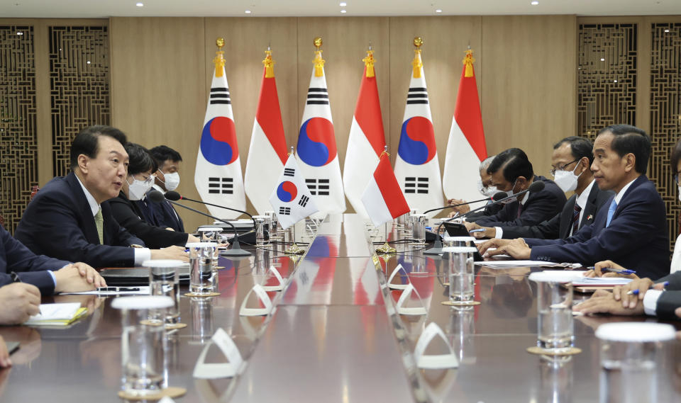 South Korean President Yoon Suk Yeol, left, talks with Indonesian President Joko Widodo during a meeting at the presidential office in Seoul, South Korea, Thursday, July 28, 2022.(Suh Myung-gon/Yonhap via AP)