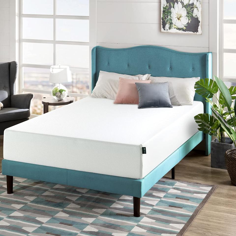 Zinus Memory Foam Green Tea Mattress. Image via Amazon.