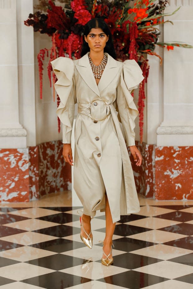 <p>A look from the Carolina Herrera Spring 2022 collection. </p><p>Photo: Imaxtree</p>