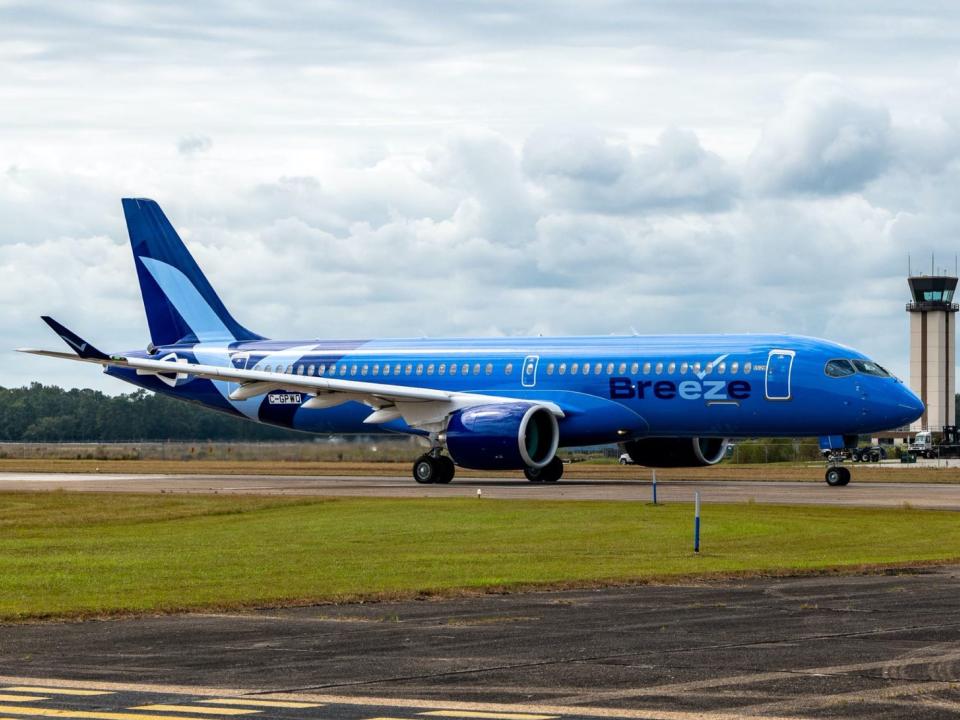 Breeze Airways Airbus A220-300