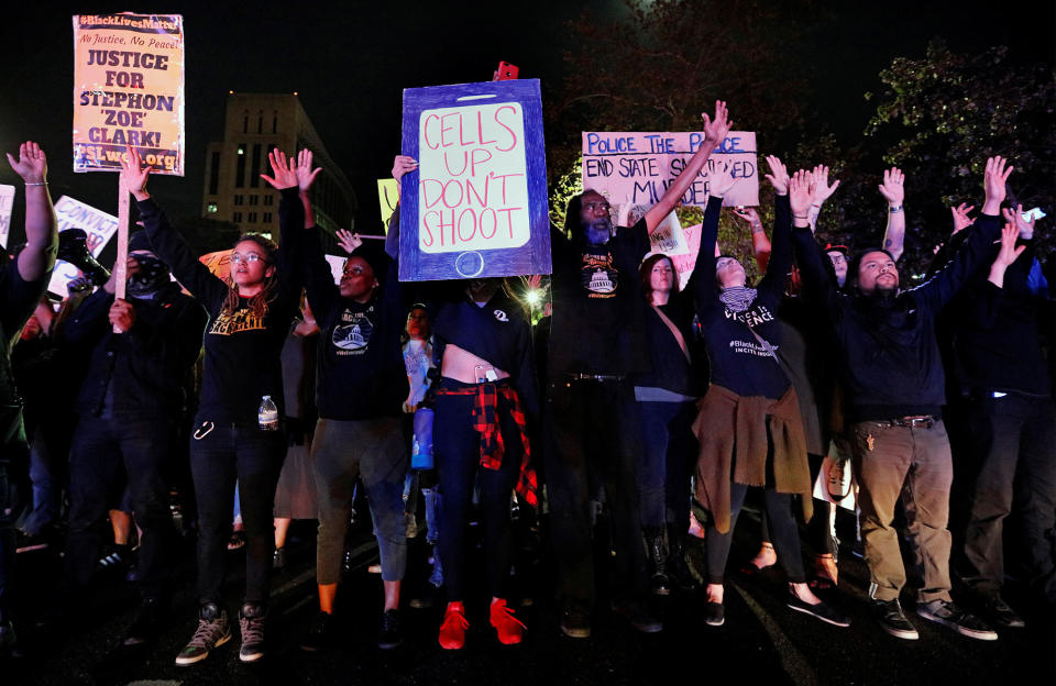 <p>Demonstrators protest the police shooting of Stephon Clark, in Sacramento, Calif., March 30, 2018. (Photo: Bob Strong/Reuters) </p>