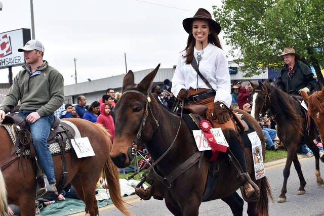 You don't need to ride a horse to be Annie Oakley for Halloween, but you'd definitely stand out in a costume contest if you did.