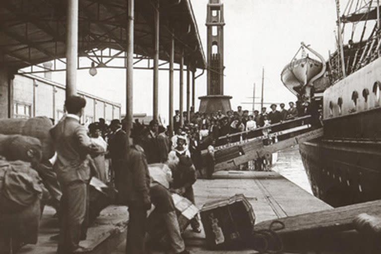 Viviana Canosa recordó la situación de sus abuelos y su padre, que llegaron en barco a Buenos Aires a mediados del siglo XX