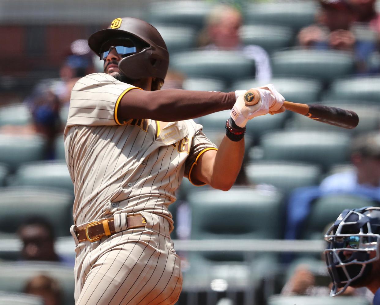 PADRES-BRAVOS (AP)