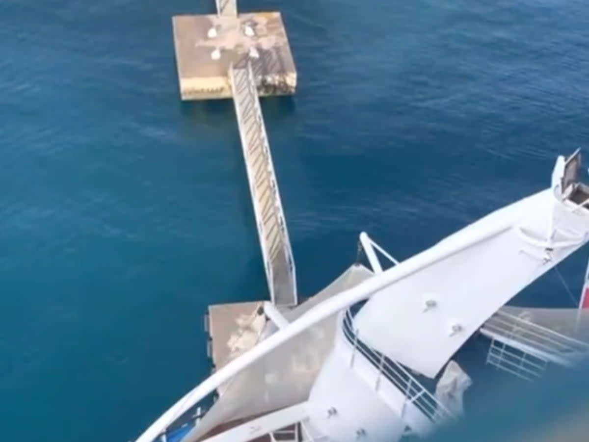 The world’s longest cruise ship crashed on Thursday  (@theaviationbeat / Twitter)