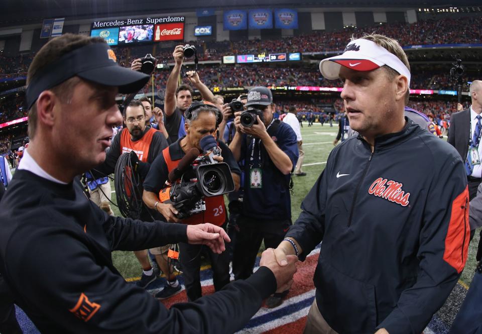 Hugh Freeze and Mike Gundy (L) after Ole Miss’ 48-20 win in January 2016. (Getty)