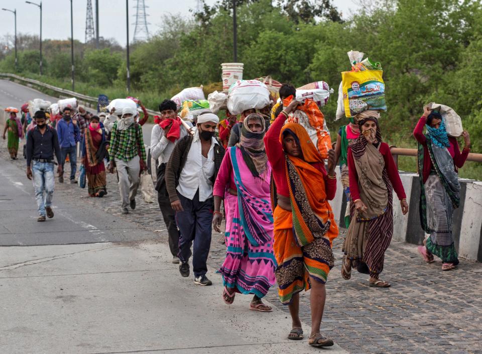 Migrant workers walk along a road to return to their villages, during a 21-day nationwide lockdown to limit the spreading of coronavirus disease (COVID-19), in New Delhi, India, March 26, 2020. REUTERS/Danish Siddiqui