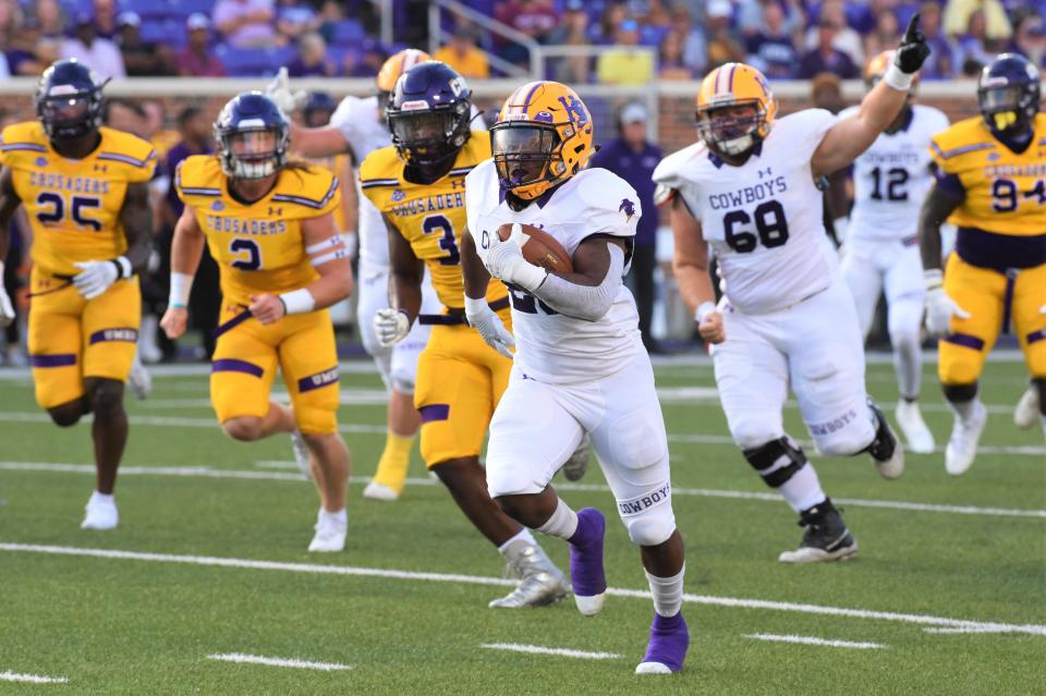 Hardin-Simmons running back Kolby Youngblood (29) breaks away for a touchdown run during Saturday’s game against Mary Hardin-Baylor at Crusader Stadium in Belton on Sept. 25, 2021. The Cowboys let a 28-7 halftime lead slip away in the 34-28 loss.