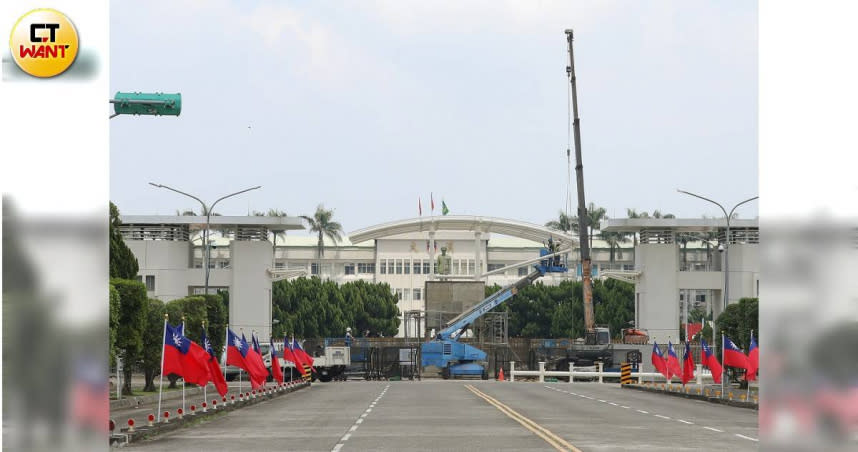 黃姓士官長任職於桃園市龍潭區陸軍指揮部，據了解，目前軍中正在調查他偷取垃圾袋一事。（圖／王永泰攝）