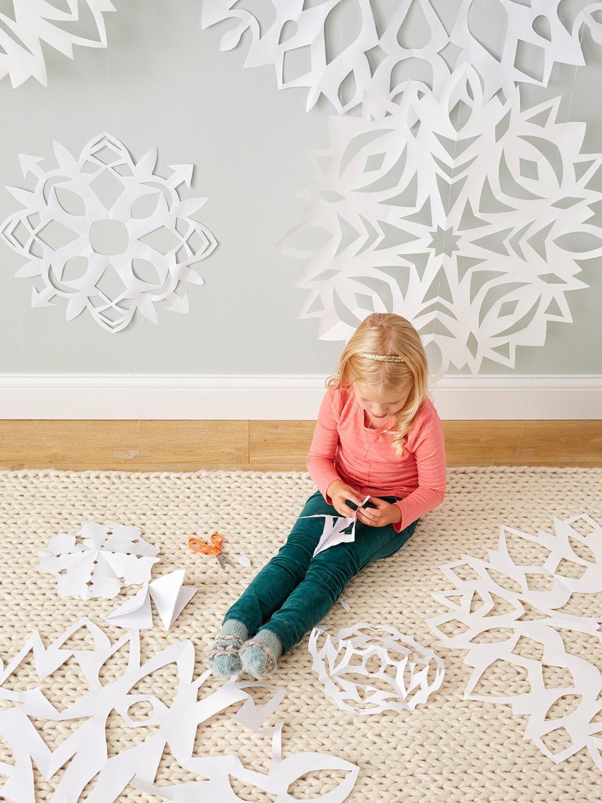 Pattie's Place: Giant Paper Snowflakes