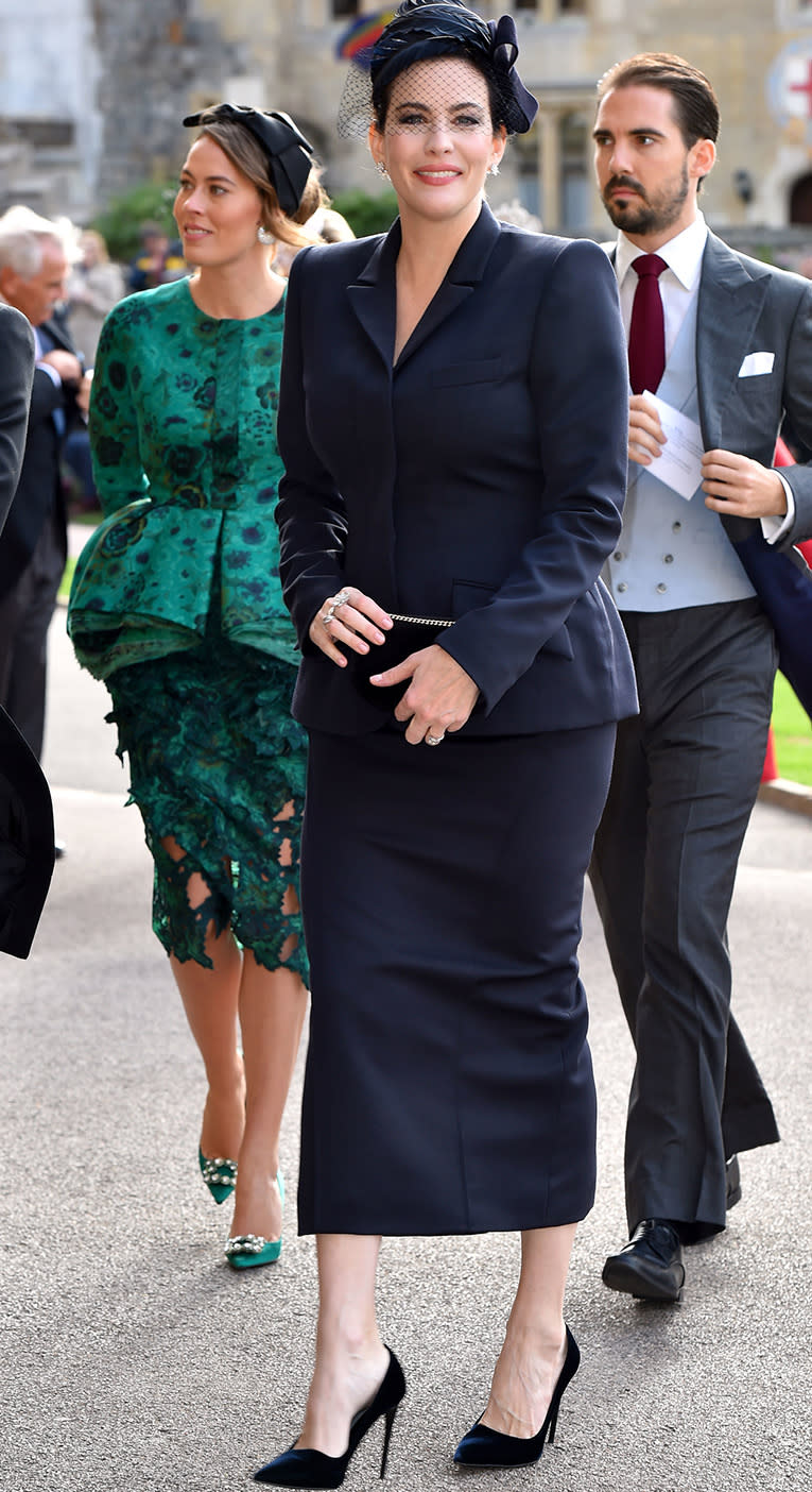 <p>La actriz de cine y modelo estadounidense lució un atuendo muy ‘chic’ con este conjunto azul marino, un coordinado que la hacía lucir muy elegante. </p>