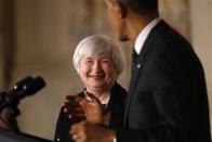 U.S. President Barack Obama (R) announces his nomination of Janet Yellen to head the Federal Reserve, at the White House in Washington October 9, 2013. REUTERS/Kevin Lamarque