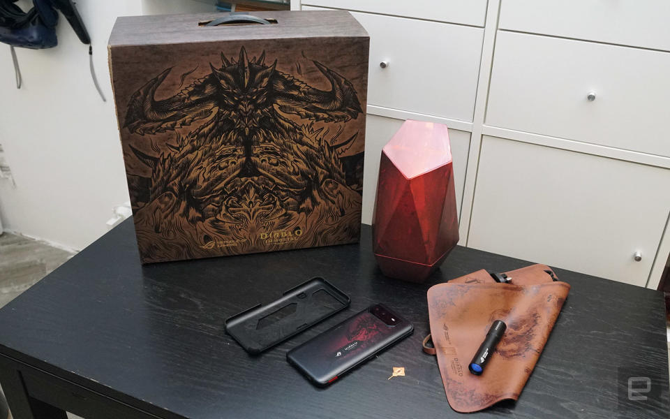 <p>ROG Phone 6 Diablo Immortal Edition</p>
