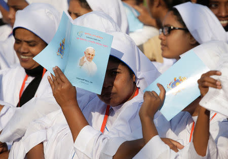 Believers attend a mass by Pope Francis in Dhaka, Bangladesh December 1, 2017. REUTERS/Max Rossi