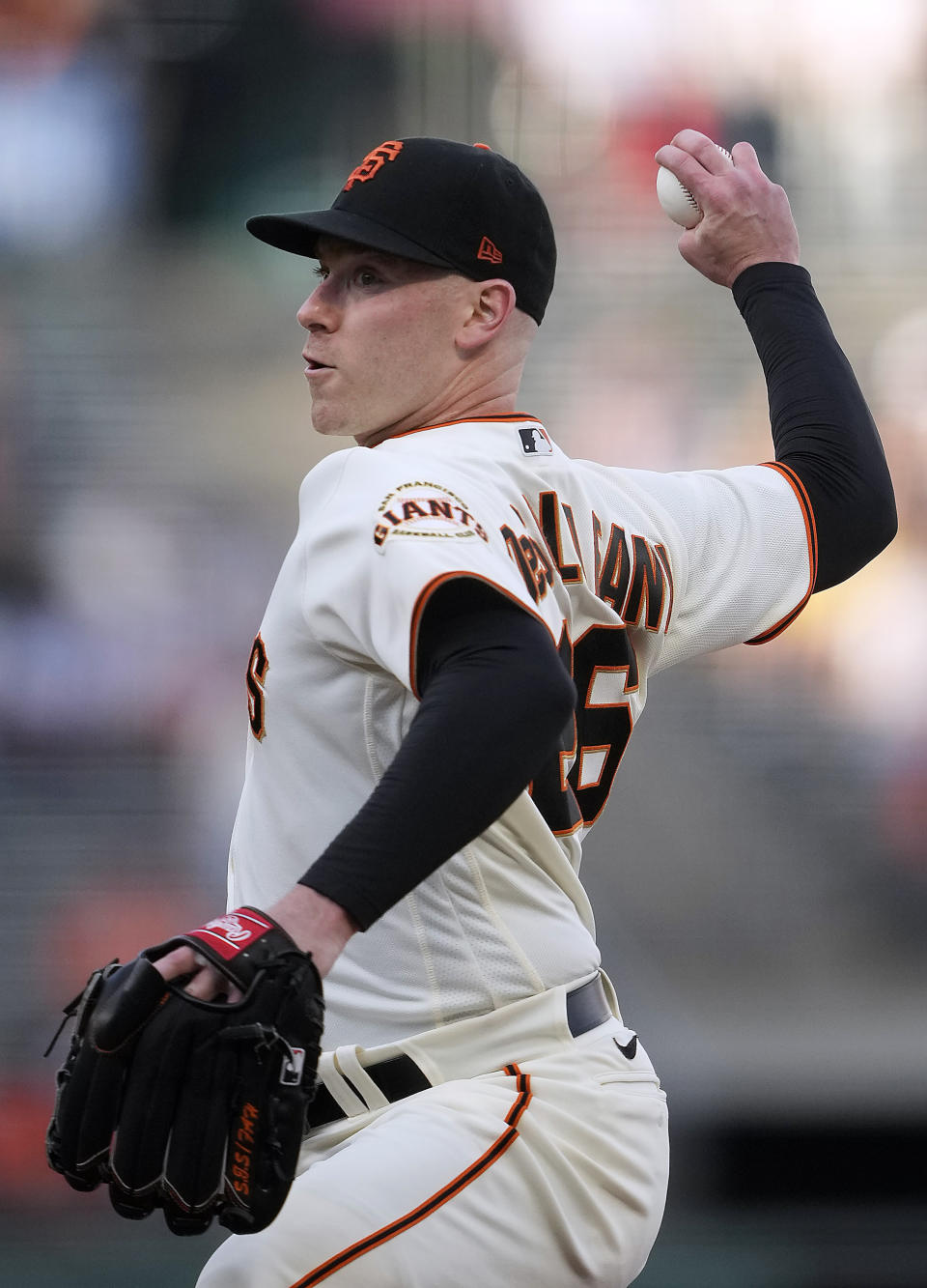 San Francisco Giants starting pitcher Anthony DeSclafani delivers to an Arizona Diamondbacks batter during the first inning of a baseball game Wednesday, June 16, 2021, in San Francisco. (AP Photo/Tony Avelar)