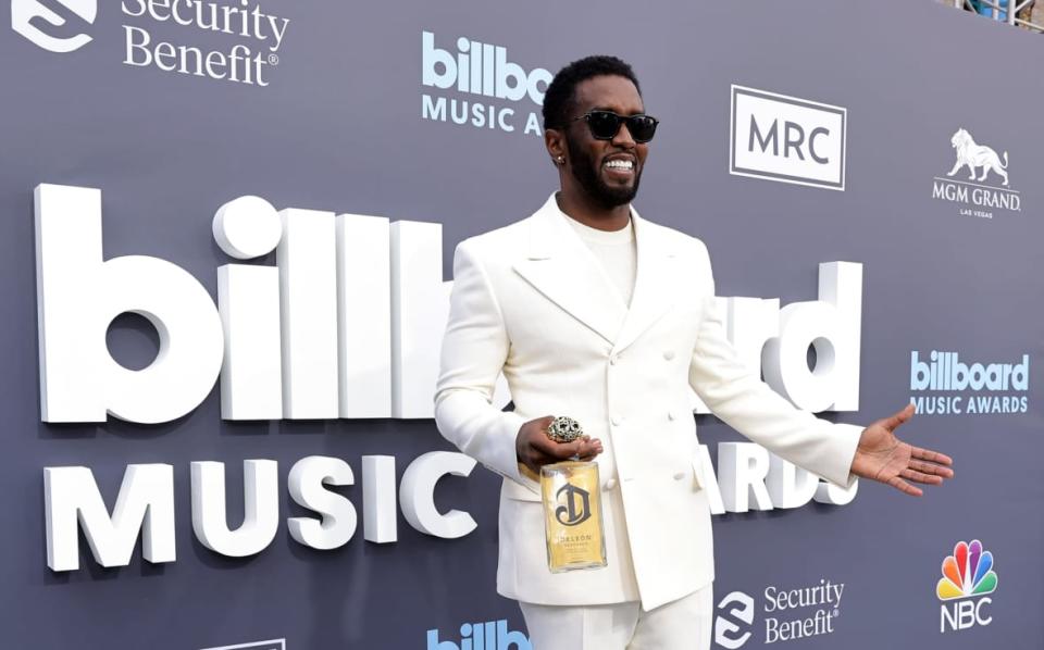 2022 Billboard Music Awards - Red Carpet