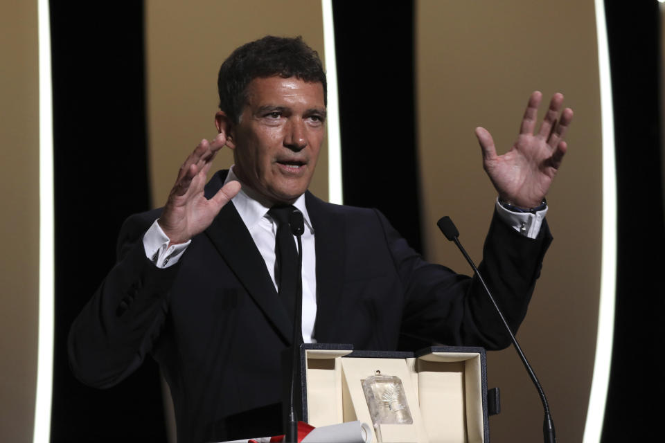 Actor Antonio Banderas receives the best actor Palme d'Or award during the awards ceremony at the 72nd international film festival, Cannes, southern France, Saturday, May 25, 2019. (Photo by Vianney Le Caer/Invision/AP)