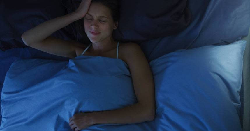 現代人常會因為被外在環境及心理狀態影響，導致睡眠品質每況愈下。（示意圖／翻攝自photoAC）