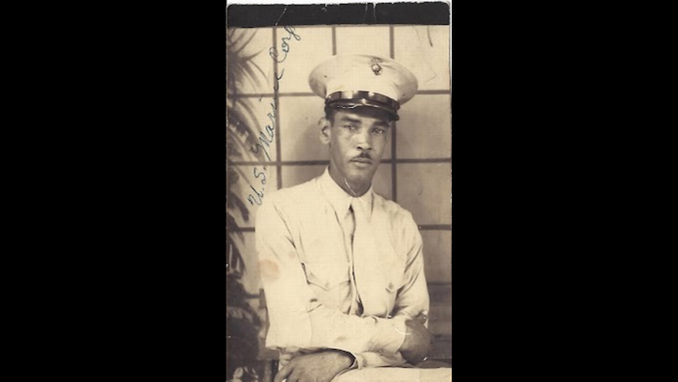 Una foto de la colección de Mallorie Berger muestra a su padre, el infante de Marina Maurice Burns, miembro de los Marines de Montford Point. Cortesía de Mallorie Berger.