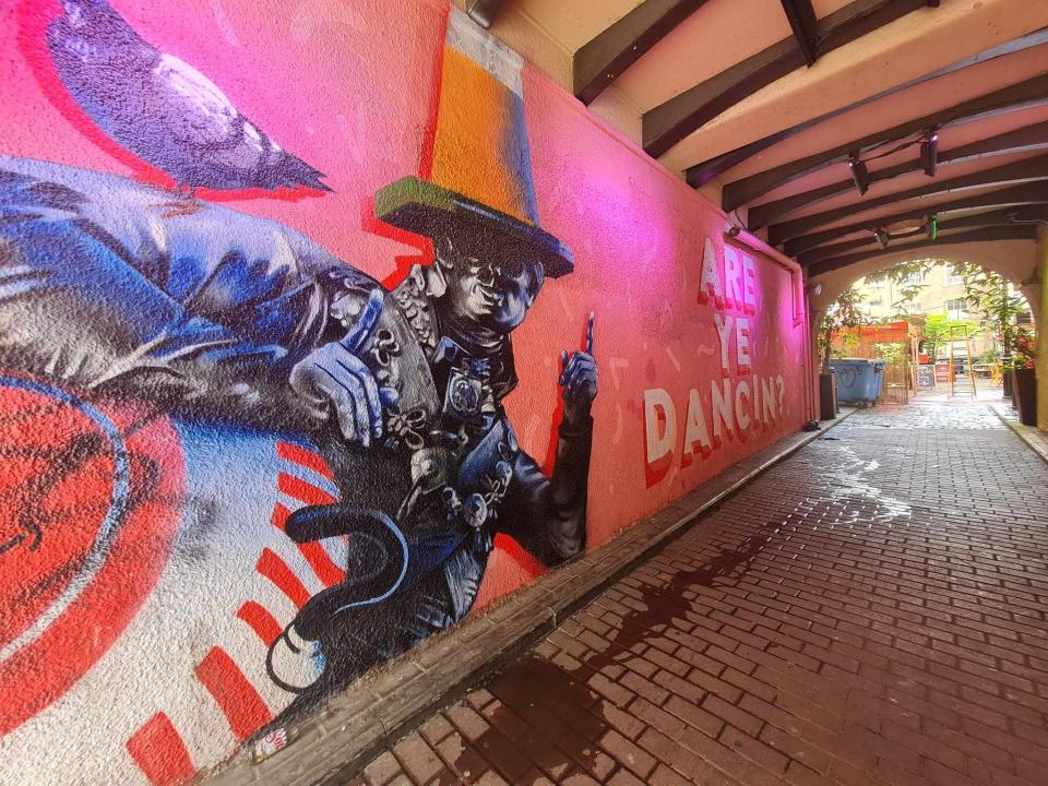 glasgow dancing mural