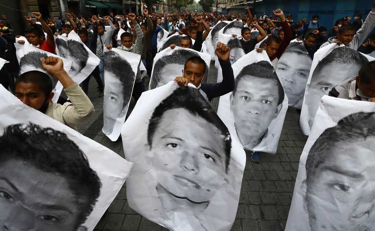 La Justicia ordenó 83 órdenes de detención, luego que un informe oficial considerara "crimen de Estado" el caso Ayotzinapa.