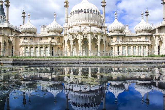 royal pavillion reflection panorama brighton uk