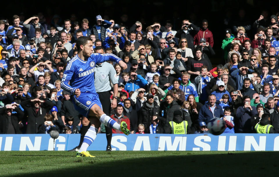 Chelsea's Eden Hazard scores his team's third goal from the penalty spot during their English Premier League soccer match between Chelsea and Arsenal at Stamford Bridge stadium in London Saturday, March, 22 2014. (AP Photo/Alastair Grant)