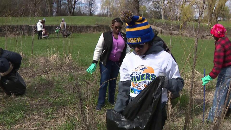 <div>Milwaukee Riverkeeper spring cleanup</div>