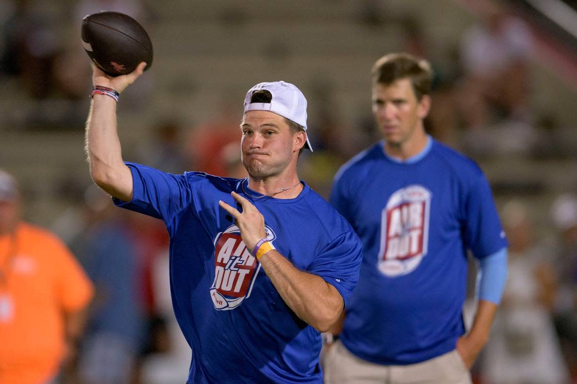 New Western Kentucky quarterback Jarret Doege threw while under the observation of ex-New York Giants QB Eli Manning, right, last month at the Manning Passing Academy in Thibodaux, Louisiana.