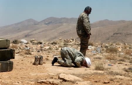 Hezbollah fighters pray at Juroud Arsal, Syria-Lebanon border, July 25, 2017. REUTERS/Mohamed Azakir