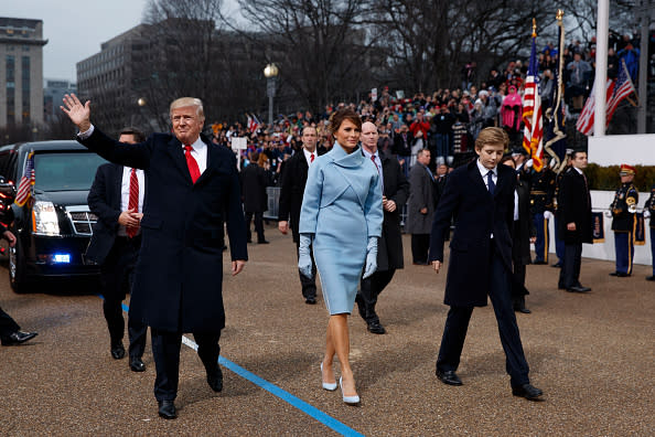 Trump e quella guardia del corpo con una mano finta