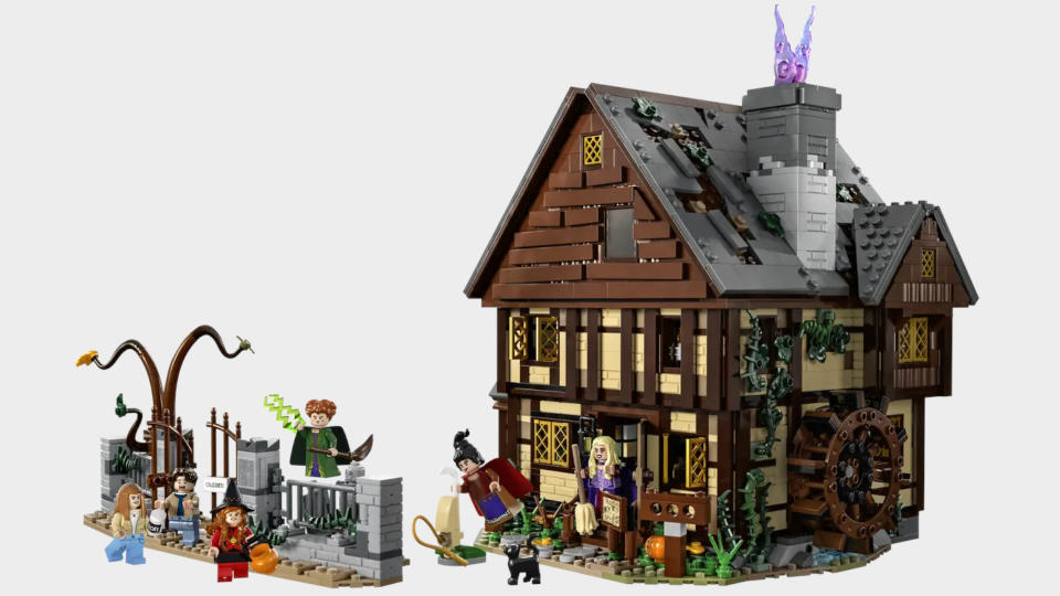 Lego Hocus Pocus set on a plain background