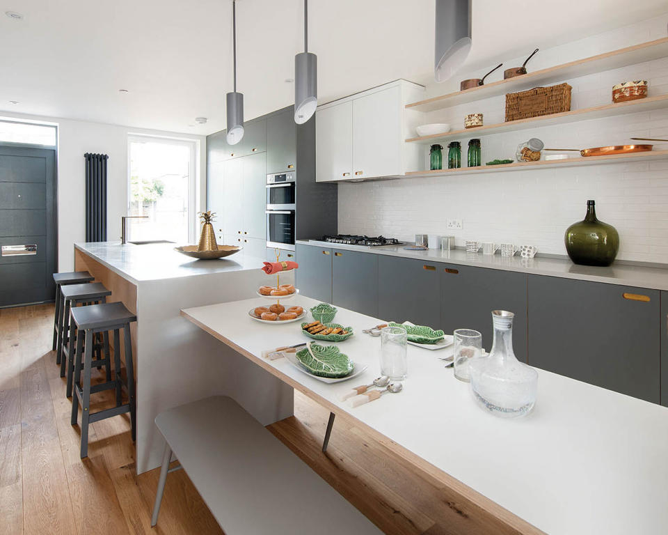 22. Kitchen with island and integrated dining table