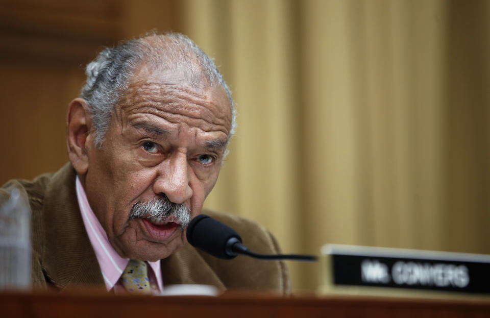 El veterano representante federal John Conyers reconoció que pagó por arreglar un caso de alegaciones de abuso, pero negó que las acusaciones fueran ciertas. (AP)