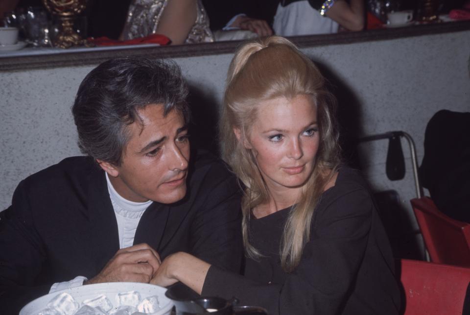 John Derek und Linda Evans im Jahr 1968 (Bild: Frank Edwards/Fotos International/Getty Images)