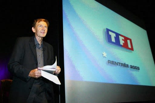 <p>Qualifié de "journaliste absolu" par ses confrères, Étienne Mougeotte a travaillé dans les plus grandes rédactions françaises que ce soit en tant que reporter, correspondant ou dirigeant (<em>France Inter</em>, <em>Le Journal du Dimanche</em>, <em>Le Figaro</em>). <br>À la tête de <em>TF1</em> pendant 20 ans, de 1987 à 2007, aux côtés de Patrick Le Lay, il réussit à placer la chaîne en tête des ondes hertziennes en France et en Europe grâce à des émissions aux audiences-records et des présentateurs emblématiques. Il est également à l’origine de la création de la première chaîne d’information en continu, <em>LCI</em>, en 1994. <br>Après avoir poursuivi sa carrière aux rênes du <em>Figaro </em>et de <em>Radio Classique</em>, il s’éteint des suites d’un cancer, le 7 octobre 2021, à 81 ans. © JEAN-LOUP GAUTREAU / AFP</p> 