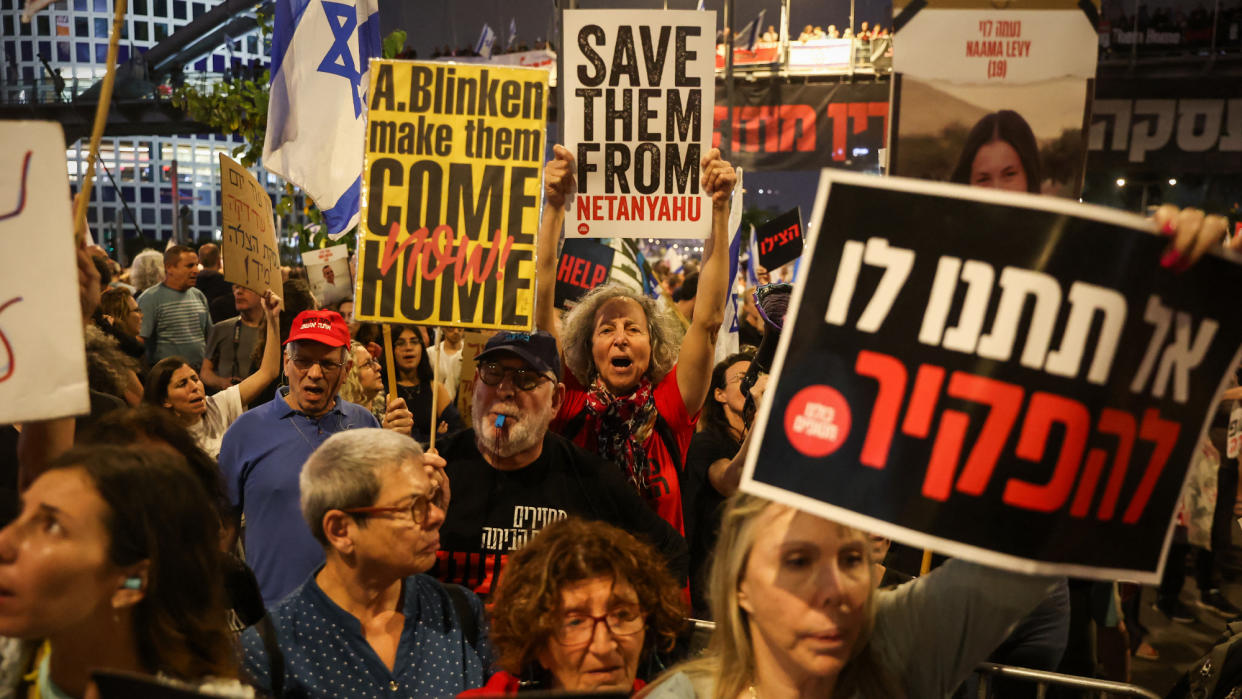  Israeli protesters call for Gaza deal to bring hostages home. 