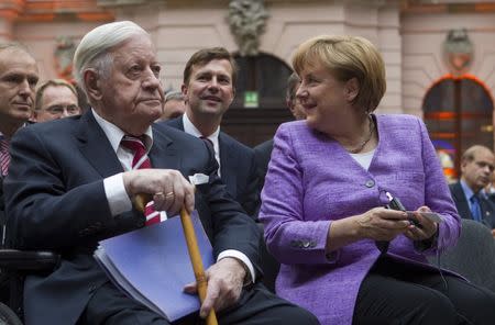 German Chancellor Angela Merkel (R) and former German Chancellor Helmut Schmidt attend a ceremony where Schmidt receives the Eric Warburg Award from the Atlantic Bridge non-governmental organisation in Berlin, in this July 2, 2012 file photo. REUTERS/Thomas Peter/Files