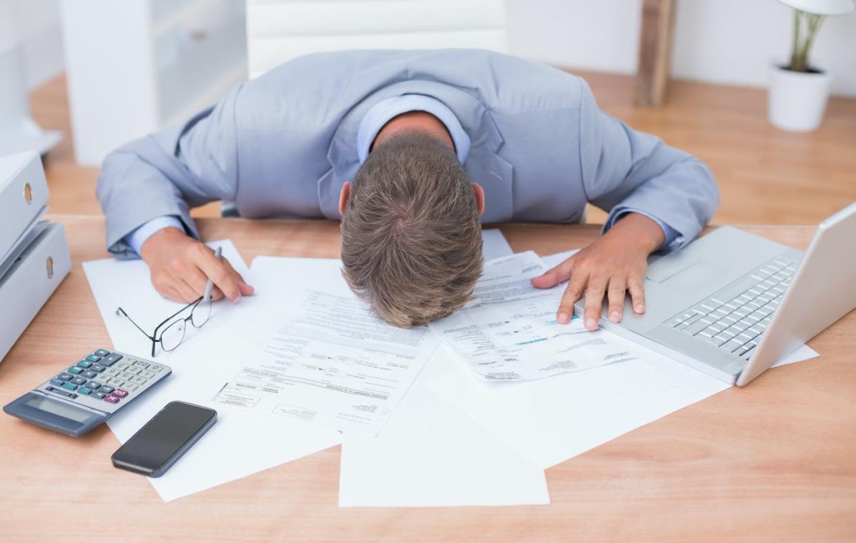 <a href="https://www.shutterstock.com/es/image-photo/businessman-tired-working-on-laptop-office-287948186" rel="nofollow noopener" target="_blank" data-ylk="slk:Wavebreakmedia / Shutterstock;elm:context_link;itc:0;sec:content-canvas" class="link ">Wavebreakmedia / Shutterstock</a>