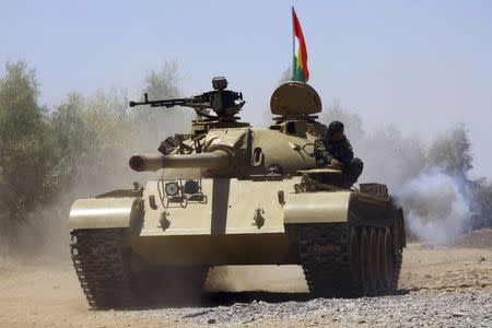 Kurdish peshmerga troops patrol in a tank during an operation against Islamic State militants in Makhmur, on the outskirts of the province of Nineveh August 7, 2014. REUTERS/Stringer