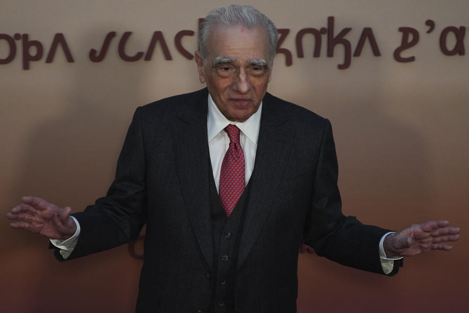 El director y productor Martin Scorsese gesticula durante la alfombra roja de su película "Killers of the Flower Moon", en la Ciudad de México, el 11 de octubre de 2023. (Foto AP /Marco Ugarte) (AP Photo/Marco Ugarte)