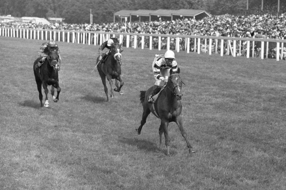 Lester Piggott (right) (PA)