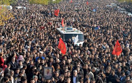 Thousands march during the funeral of the Bar Association President Tahir Elci in Kurdish dominated southeastern city of Diyarbakir, Turkey, November 29, 2015. REUTERS/Stringer