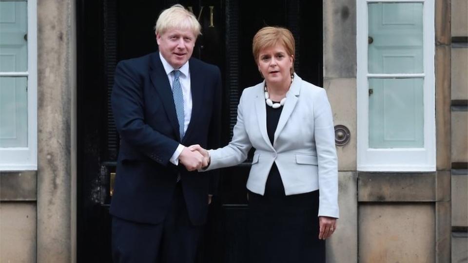 Boris Johnson y Nicola Sturgeon