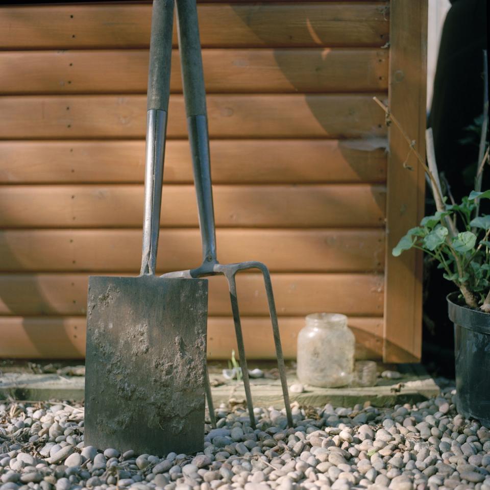 24)  Use a shovel for unilateral training.