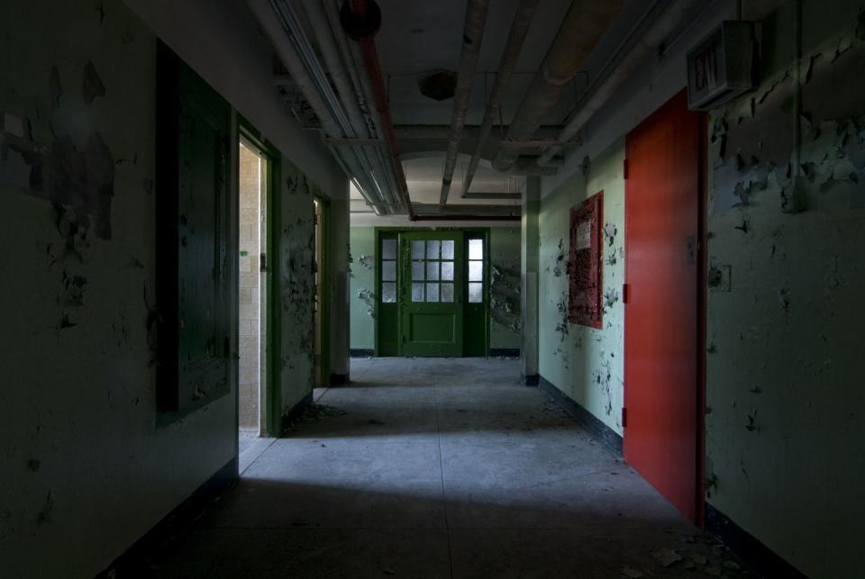 30 Photos of Abandoned Hospitals That'll Send Chills Down Your Spine