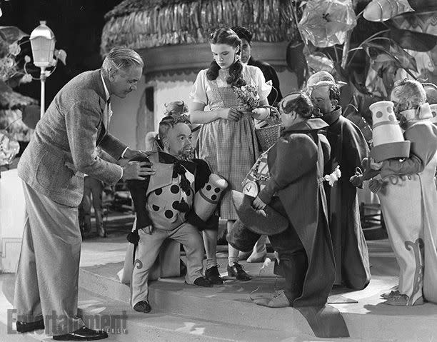 Digitized by the Margaret Herrick Library Digital Studio Victor Fleming working with actors Billy Curtis, Judy Garland, and Charlie Becker on 'The Wizard of Oz'
